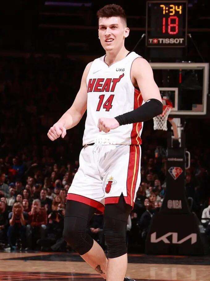 中场作为球 中场作为球