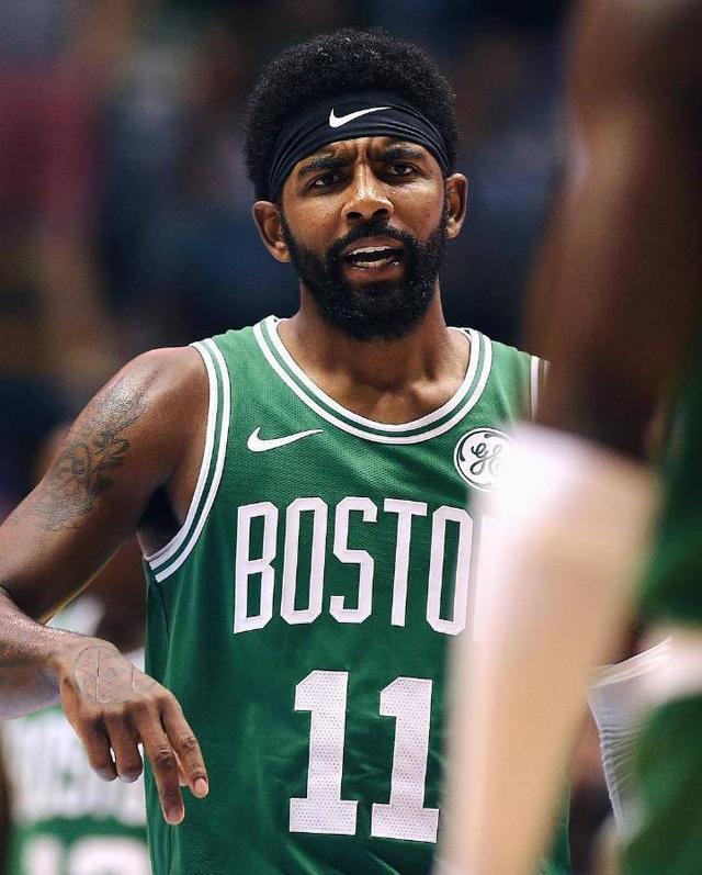 台上大放异 台上大放异