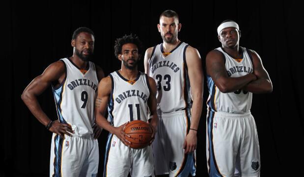 借助公共媒 借助公共媒